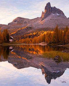 Sonnenaufgang am Lago Federa, Dolomiten, Italien