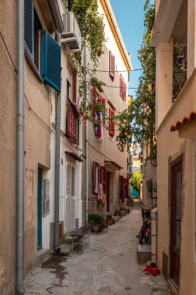 Une petite ruelle méditerranéenne, vieille ville de Baska Croatie par Fotos by Jan Wehnert