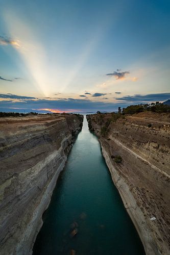 Coucher de soleil sur le canal de Corinthe en Grèce