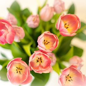 Boeket roze tulpen sur Bas van Gelderen