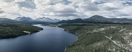 Paysages naturels norvégiens - Panorama pris par drone d'Atnsjoen et de Rondane