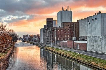 Zonsopkomst in Weert aan de Zuid-Willemsvaart kanaal van Jolanda de Jong-Jansen