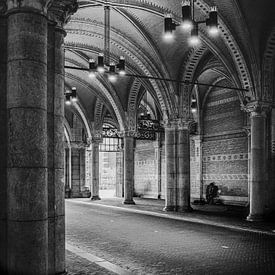 Accordion player under the Rijksmuseum by Robert van Walsem