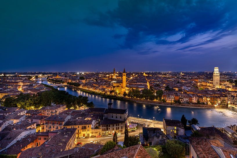 Verona bij nacht van Dennis Eckert