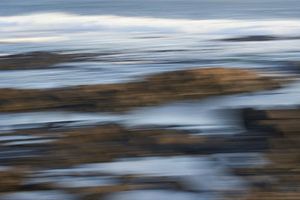 Abstract van rotsen en golven