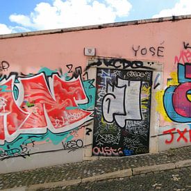 Lissabon, Portugal graffiti wall von Liza Foppen