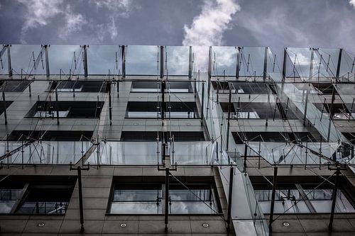 bijzondere glazengevel van het corvinus universiteit in boedapest