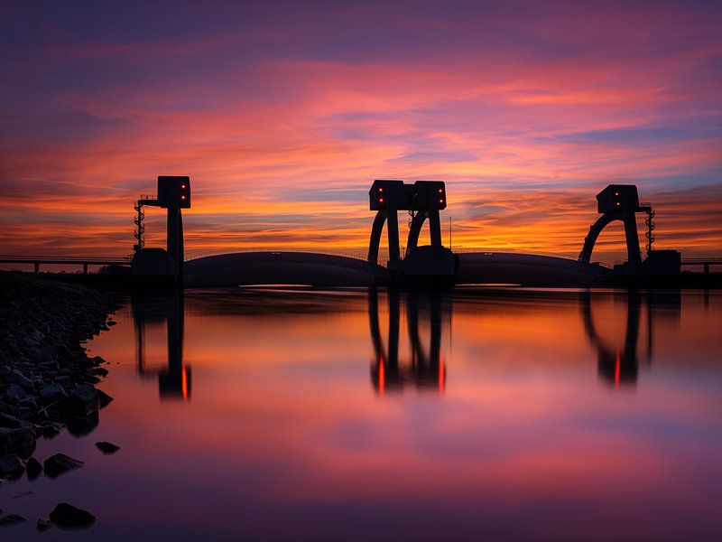 Zonsondergang stuw Driel van Eddy Westdijk