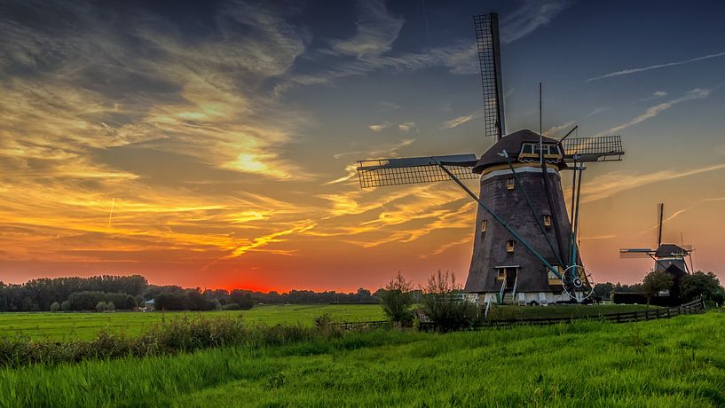 Zonsondergang in de Nieuwe Driemanspolder van Henri van Avezaath