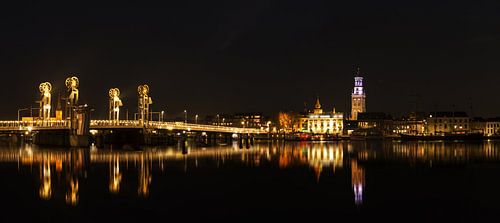 Stadsbrug Kampen bij Nacht