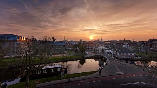 Zonsopkomst boven Leiden