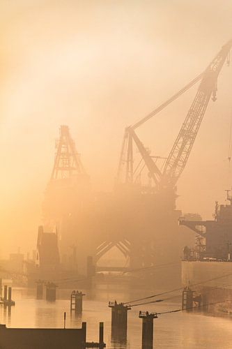 Crane ship Thialf in fog