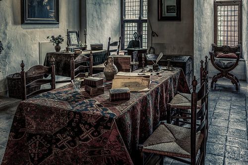 Het interieur in een kamer van een middeleeuws kasteel