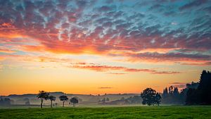 Sonnenaufgang bei Eiselfing van Holger Debek