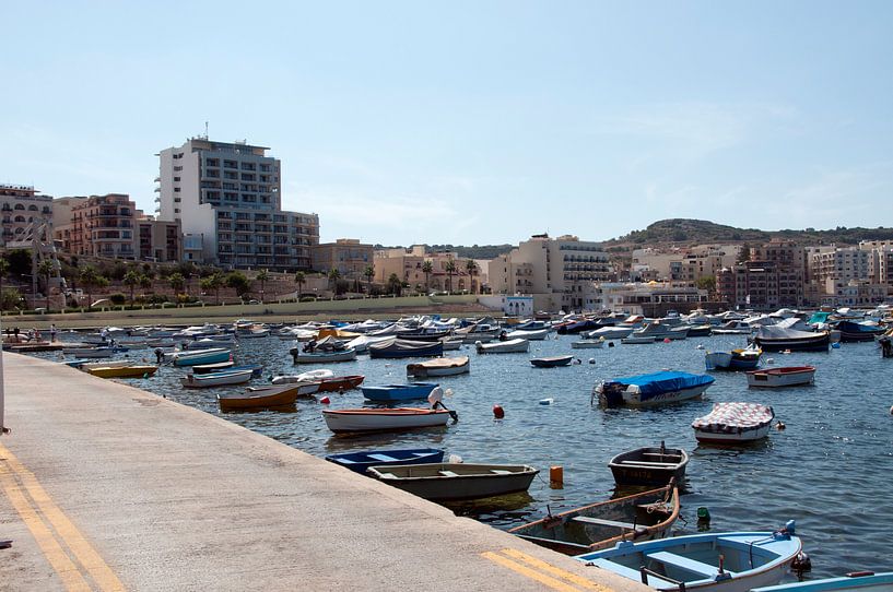 de haven van st julian op malta par ChrisWillemsen