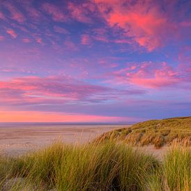 Lighthouse on Wadden island Texel and a beautiful afterglow in the sky by Rob Kints