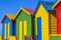 Fel gekleurde  Strandhuisjes in Muizenberg van Jan van Dasler thumbnail