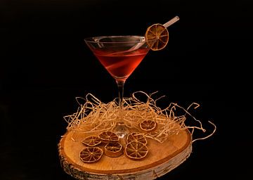 Cocktail met limoensap, cranberry en wodka. van Babetts Bildergalerie