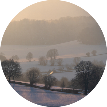 Winterlandschap met sneeuw: Limburgse heuvels en bossen van The Book of Wandering