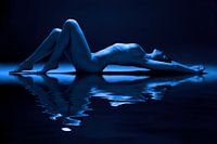 blauw naakt met reflectie