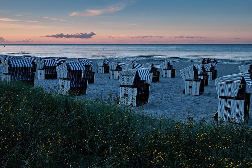 Beach romance in the evening in Boltenhagen by Momentaufnahme | Marius Ahlers