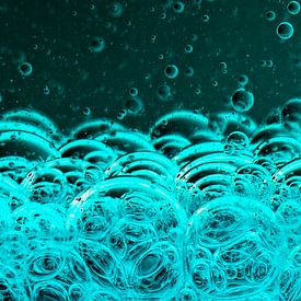 Water met luchtbellen by Peter van den Berg