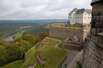 Uitzicht vanaf vesting Königstein naar beneden in het Elbedal van t.ART
