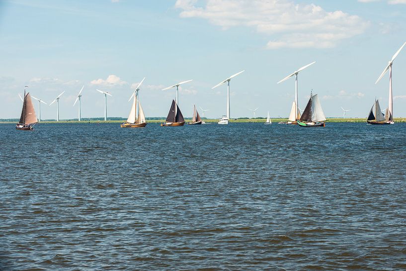 Botters op het Eemmeer is volle zeilen. by Brian Morgan