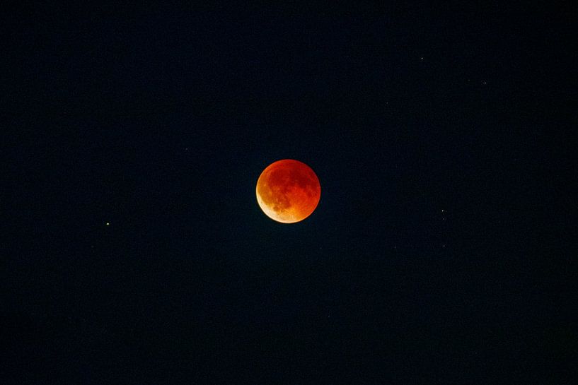Éclipse solaire avec lune de sang par Christian Land Auftragsfotografie
