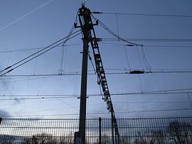 Hoogspanning leiding met contrast by Sigune italiaanser