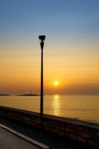 Zonsondergang aan de kust van Poreè