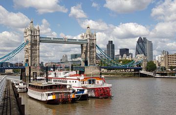 Tower Bridge in London van Jan Kranendonk