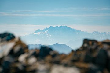 Uitzicht vanaf de Monte Limidario Gridone naar de Dufour-piek Aostadal van Leo Schindzielorz