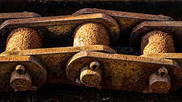 Rusty steel links by Dieter Walther