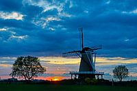 Zonsondergang bij molen