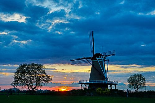 Zonsondergang bij molen