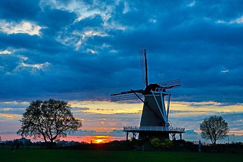 Zonsondergang bij molen van Menno Bausch