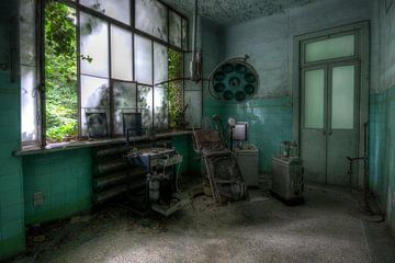 Urbex - The operating room by Urbex & Preciousdecay by Sandra