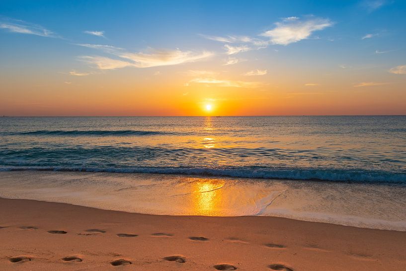 Sonnenaufgang am Golden Beach von Nancy Pauwels Photo