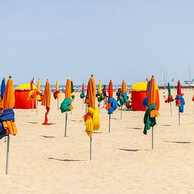 Kleurijke parasollen van Niels Langerak