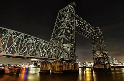 Rotterdam, de hef by night  van Gabsor Fotografie
