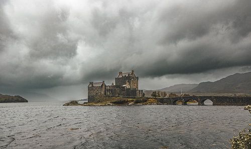 Kasteel Eilean Donan in Schotland. Highlander kasteel in de Hooglanden.