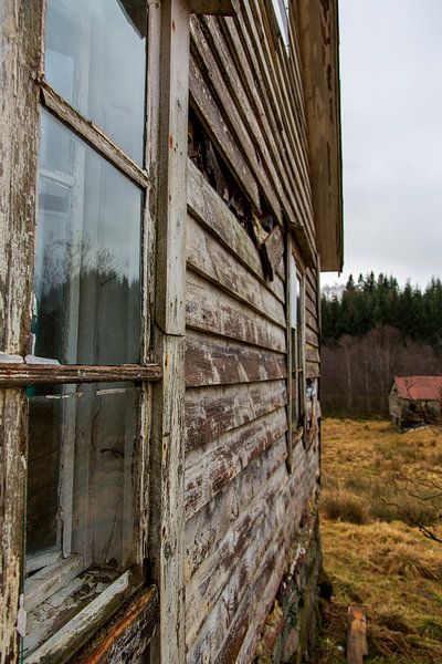 Remote house by Coen Feron