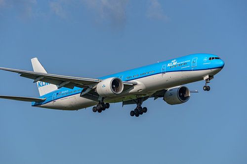Aankomst KLM Boeing 777-300 op Schiphol.