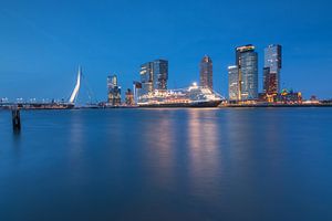 Koningsdam am Kreuzfahrtterminal in Rotterdam
