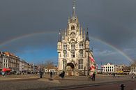 Oude Stadhuis Gouda met regenboog van Rinus Lasschuyt Fotografie thumbnail