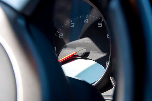 Tachometer in a Porsche Carrera 4