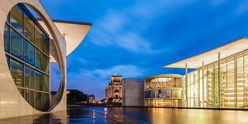 Le quartier du gouvernement et le bâtiment du Reichstag à Berlin sur Werner Dieterich