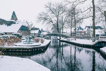 Winter im Dorf Giethoorn mit den berühmten Kanälen von Sjoerd van der Wal Fotografie