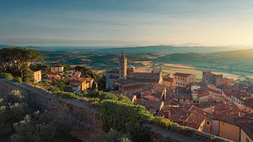 Massa Marittima uitzicht vanaf het fort. Toscane, Italië